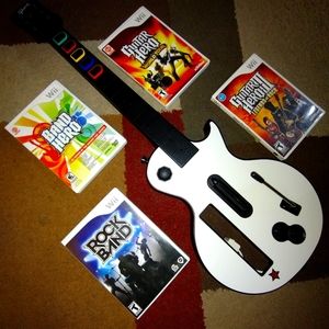 Nintendo Wii Guitar Hero White Gibson Les Paul Controller & 4 Games  95125.805